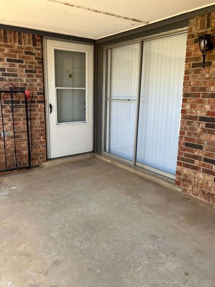 4404 75th Dr #B - Photo 4 of 23