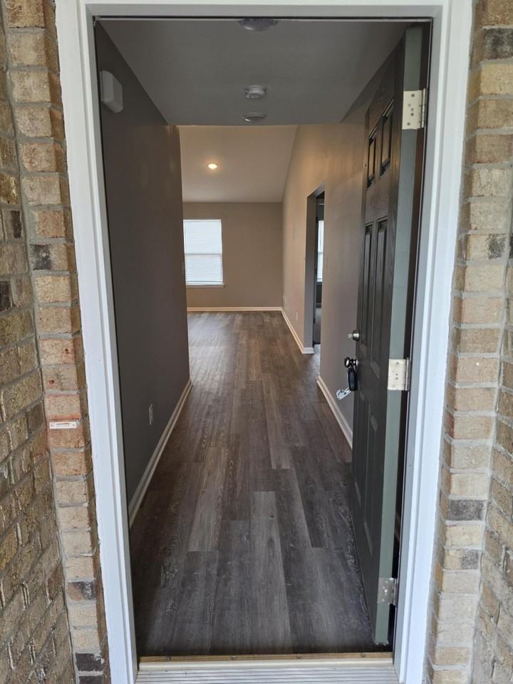 8092 Driftwood Loop - Photo 2 of 13