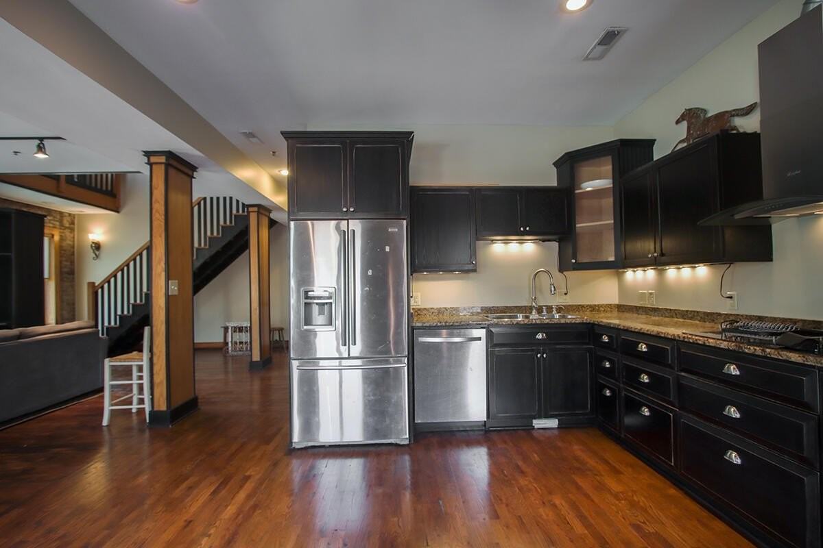 125 N 4th St #2 - Photo 3 of 10