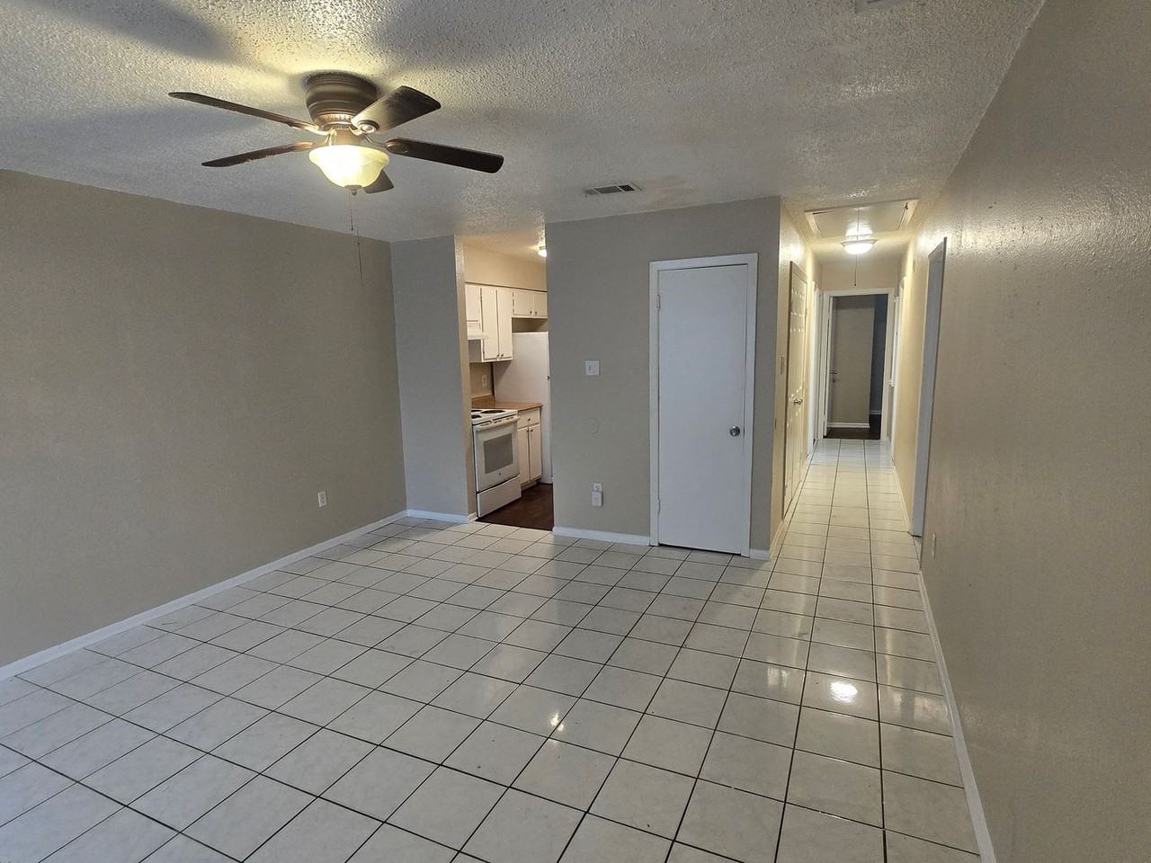3019 Aspin Dr - Photo 2 of 9