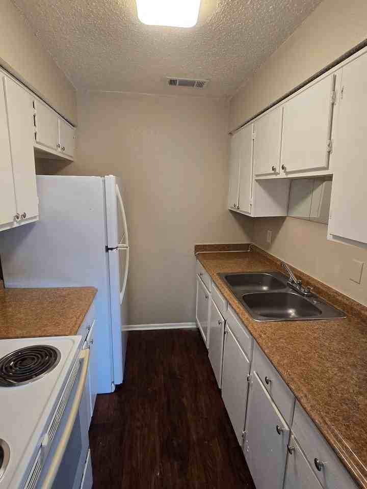 3019 Aspin Dr - Photo 3 of 9