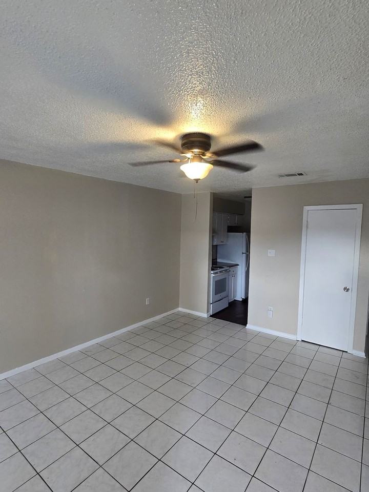 3019 Aspin Dr - Photo 4 of 9