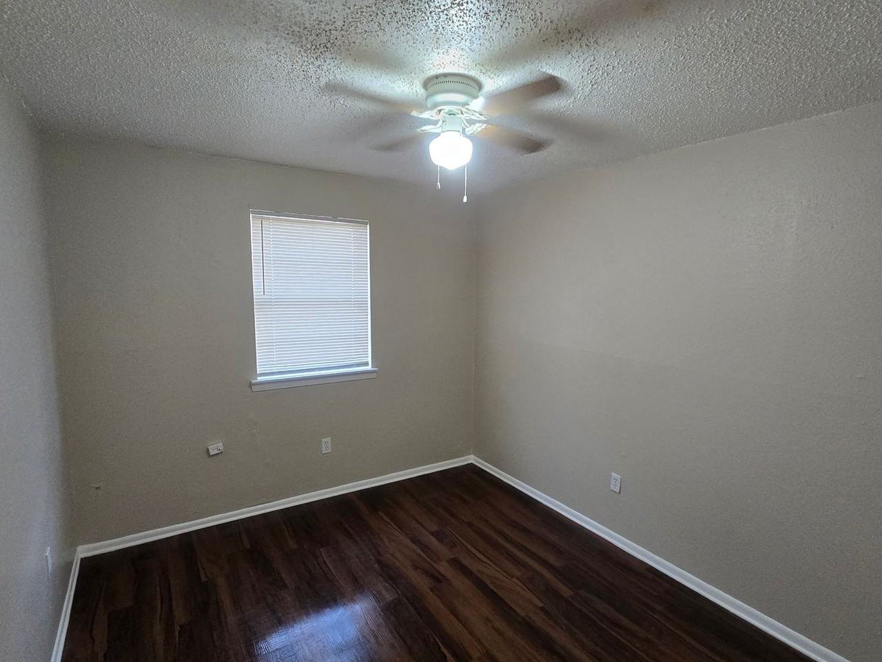 3019 Aspin Dr - Photo 5 of 9