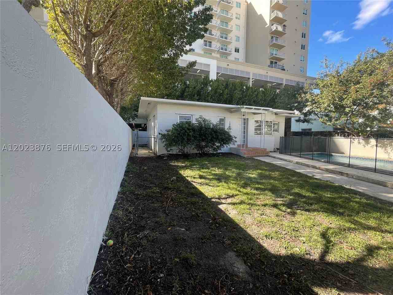 1020 Sw 36th Ct - Photo 2 of 38