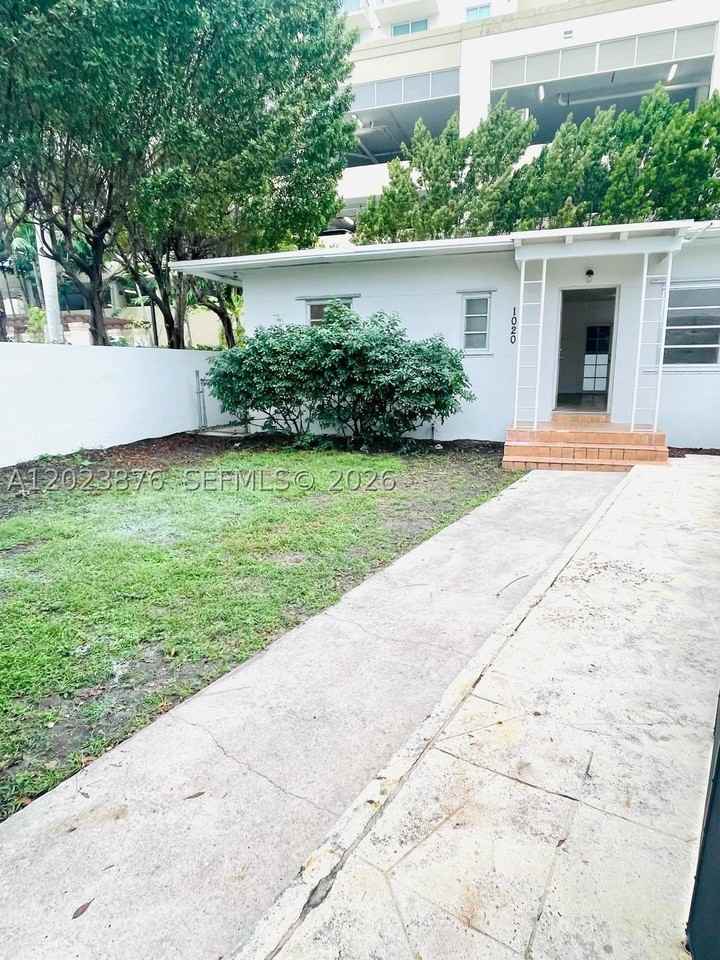 1020 Sw 36th Ct - Photo 3 of 38
