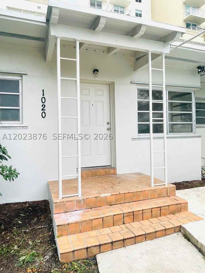 1020 Sw 36th Ct - Photo 4 of 38