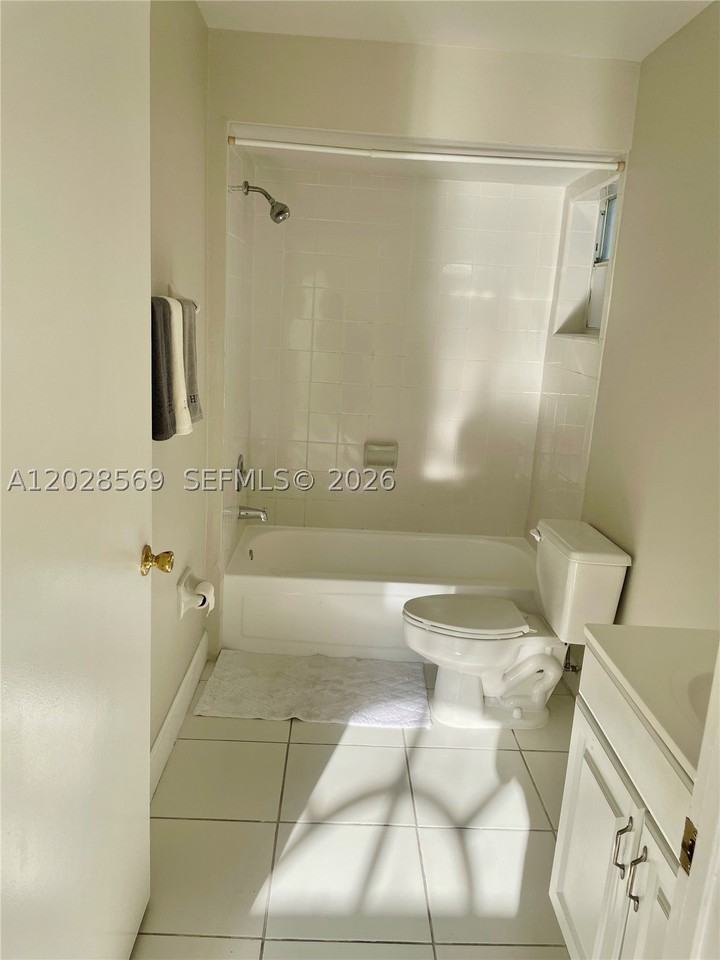 11050 Sw 152nd Ct - Photo 6 of 9