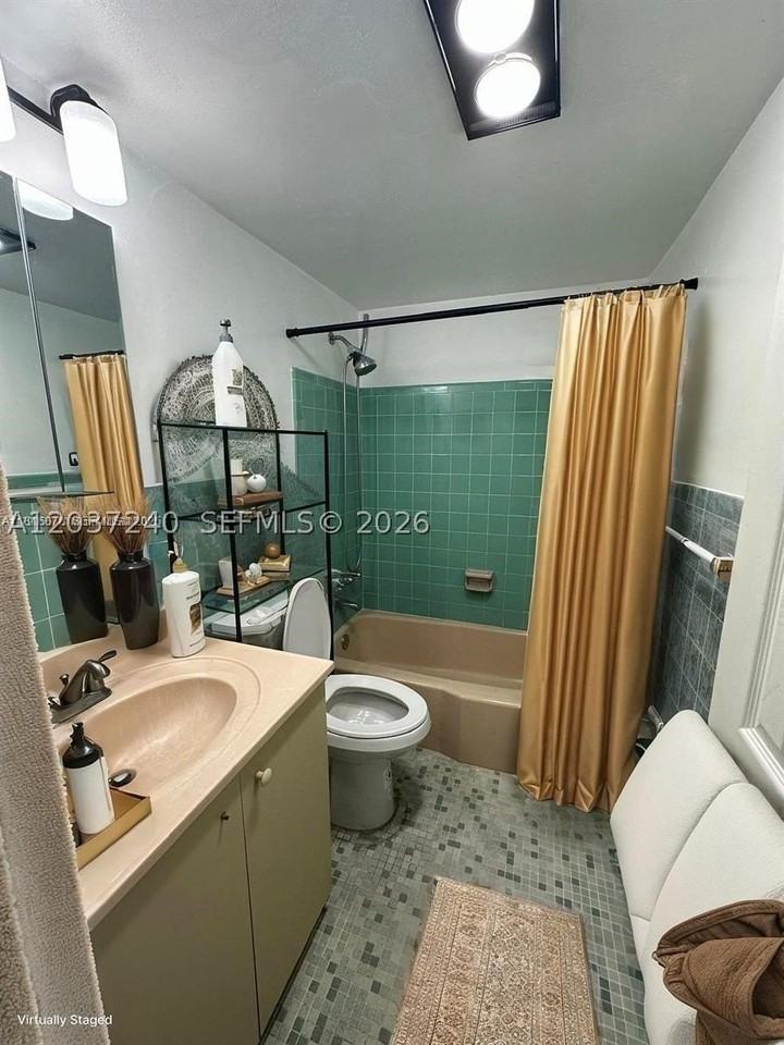 1321 Nw 43rd Ave #104 - Photo 5 of 27