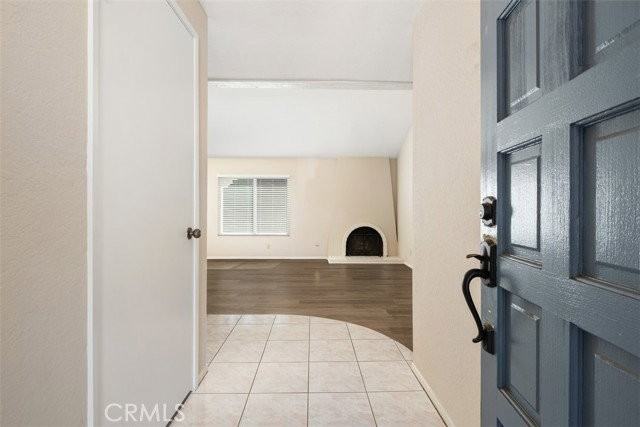 4068 Jeffrey Dr - Photo 3 of 8