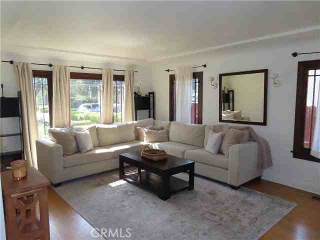 2421 French St - Photo 3 of 8