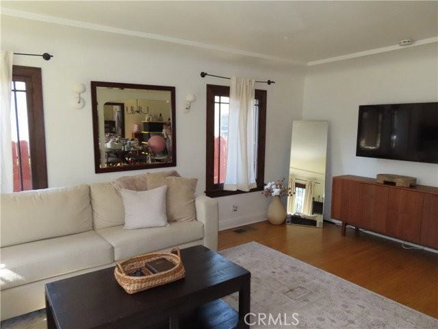 2421 French St - Photo 4 of 8