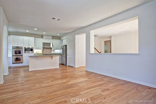 34 Roycroft - Photo 2 of 8