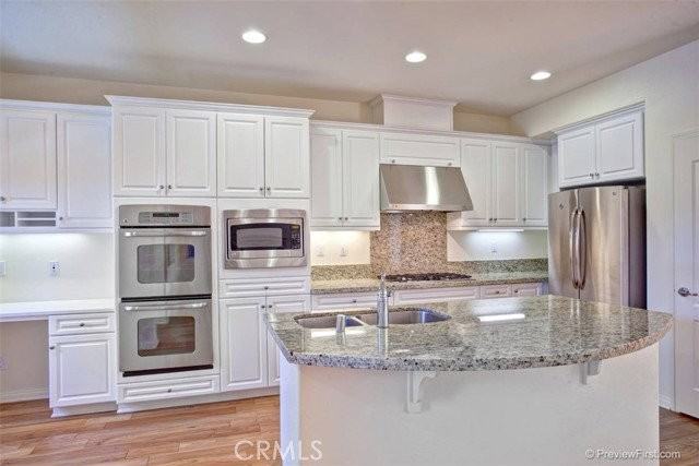 34 Roycroft - Photo 3 of 8