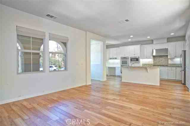 34 Roycroft - Photo 5 of 8