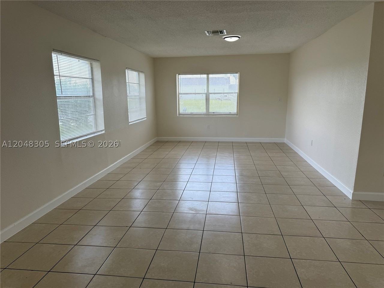 764 Nw 5th St #764 - Photo 3 of 4