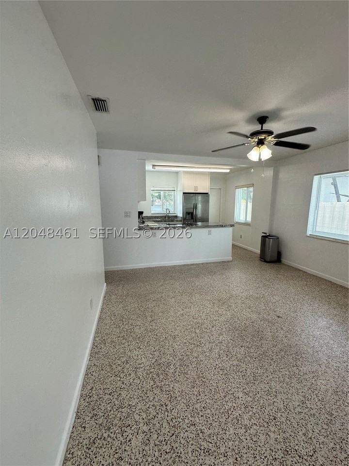 400 Nw 61st Ave - Photo 4 of 20
