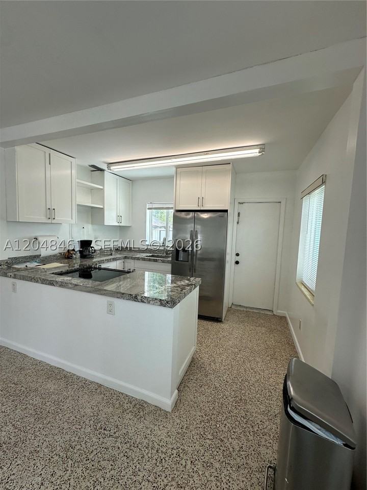 400 Nw 61st Ave - Photo 5 of 20