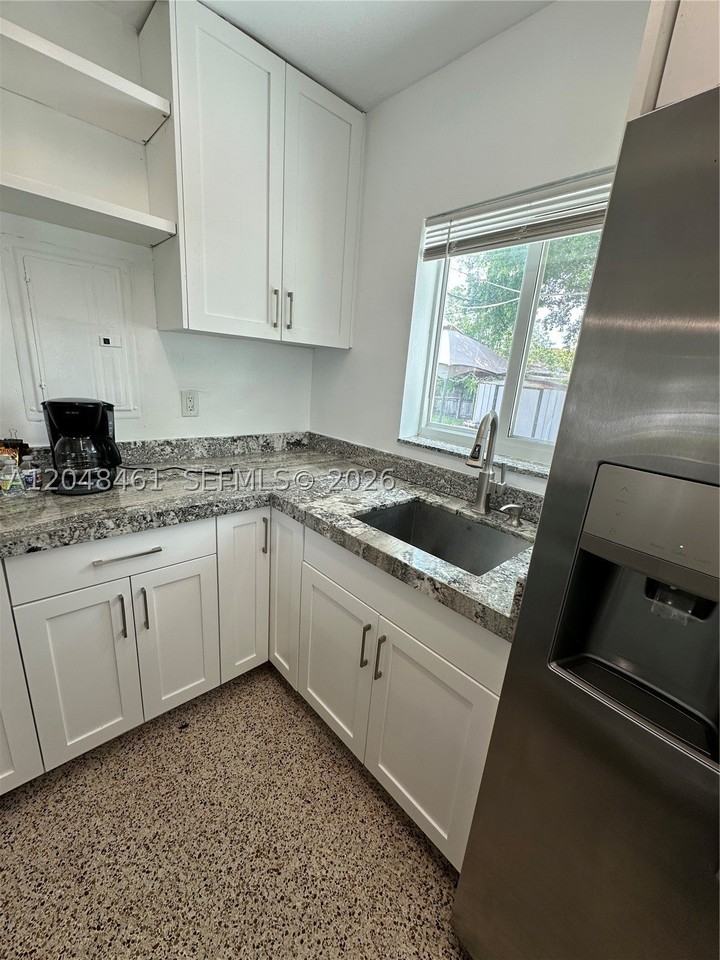 400 Nw 61st Ave - Photo 6 of 20