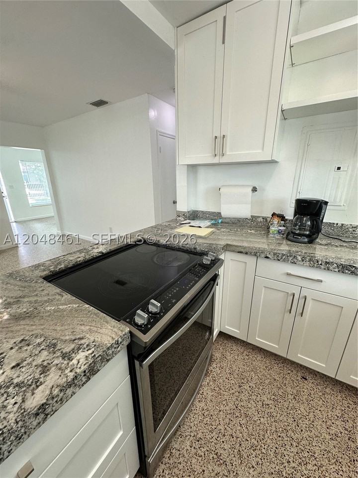 400 Nw 61st Ave - Photo 7 of 20