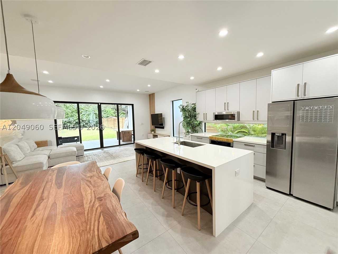 8871 Sw 28th St - Photo 4 of 39