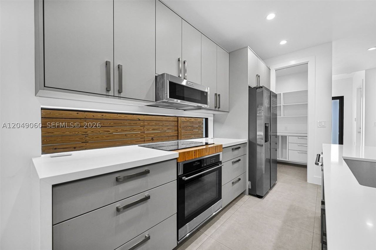 8871 Sw 28th St - Photo 6 of 39