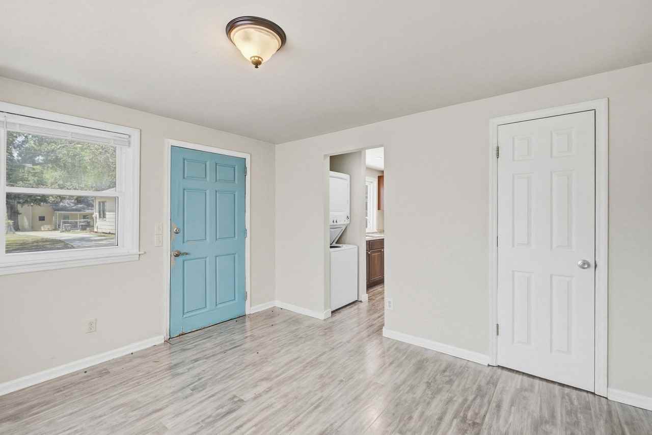1833 Orangeburg St #C - Photo 3 of 8
