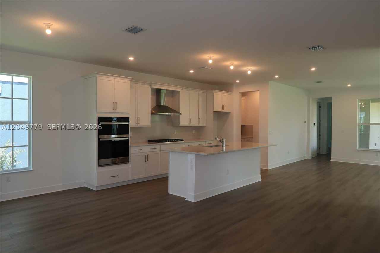 881 Sw Bushel Trl - Photo 2 of 34