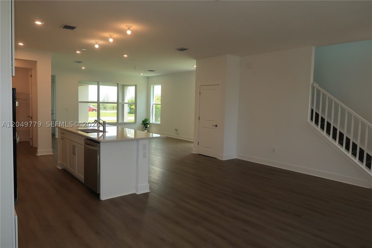 881 Sw Bushel Trl - Photo 3 of 34