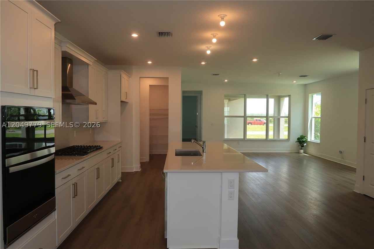 881 Sw Bushel Trl - Photo 4 of 34