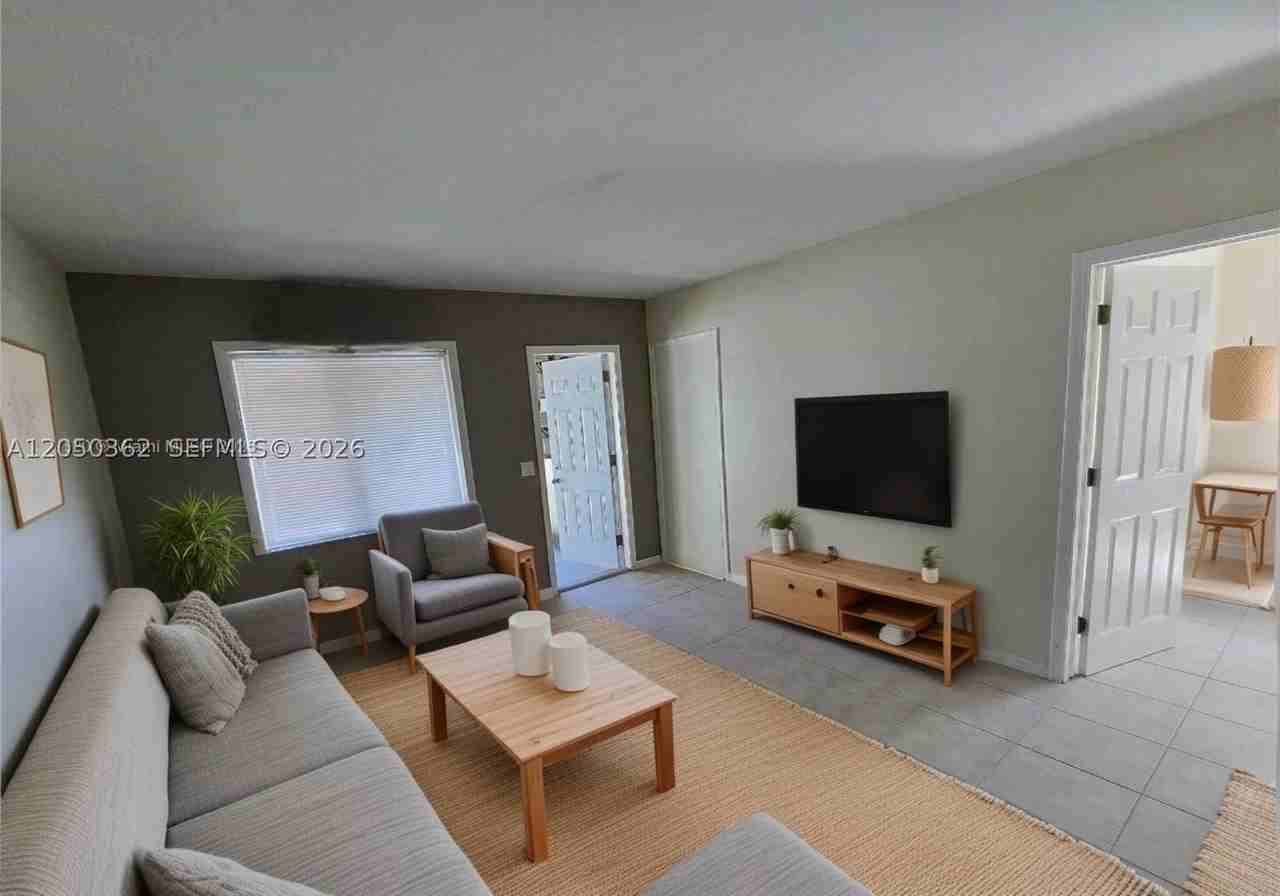 724 Sw 7th Ter #1-2 - Photo 4 of 16
