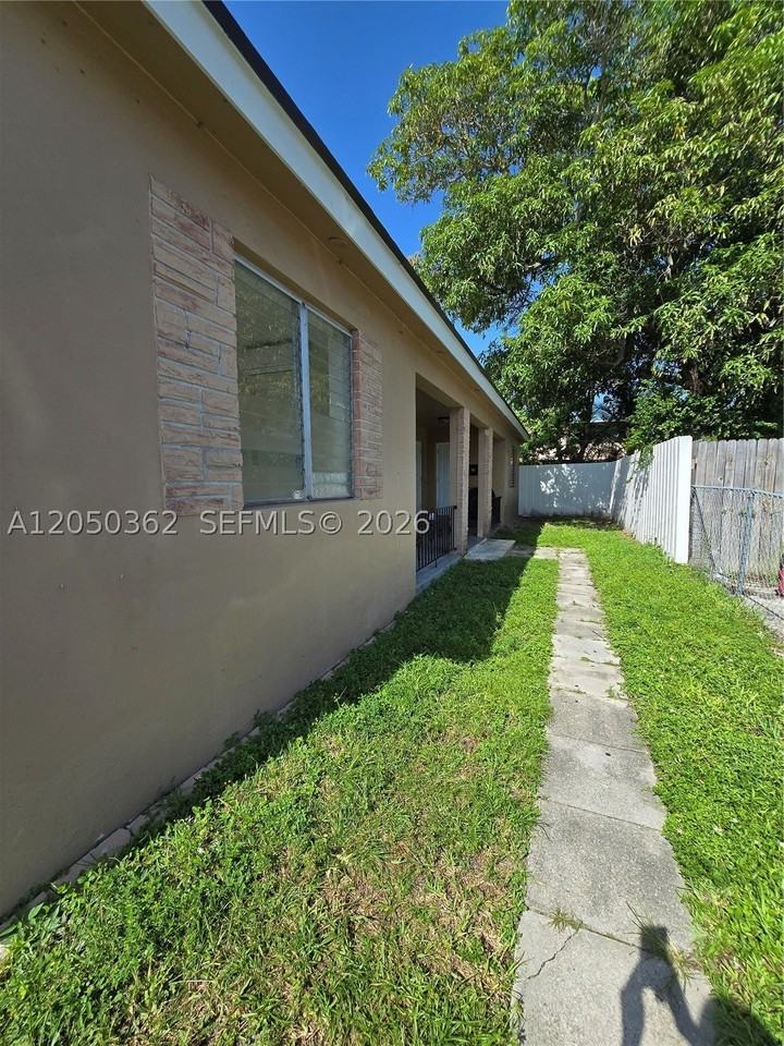724 Sw 7th Ter #1-2 - Photo 2 of 21