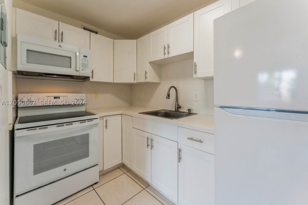 11005 Sw 1st St #203 - Photo 4 of 12