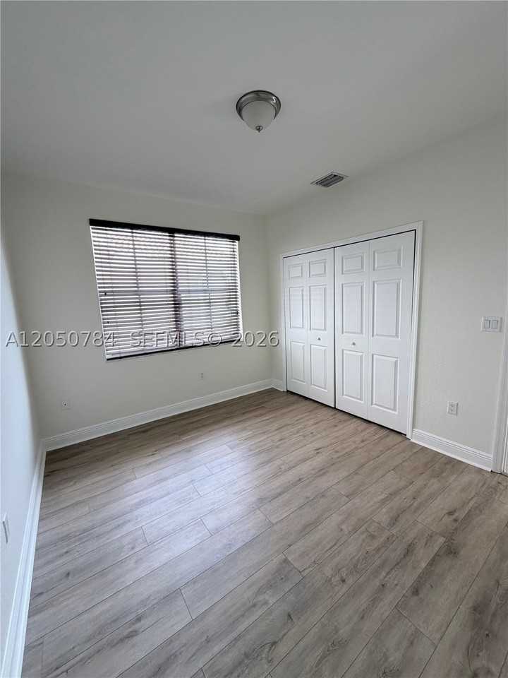 4617 Nw 96th Ave - Photo 7 of 24