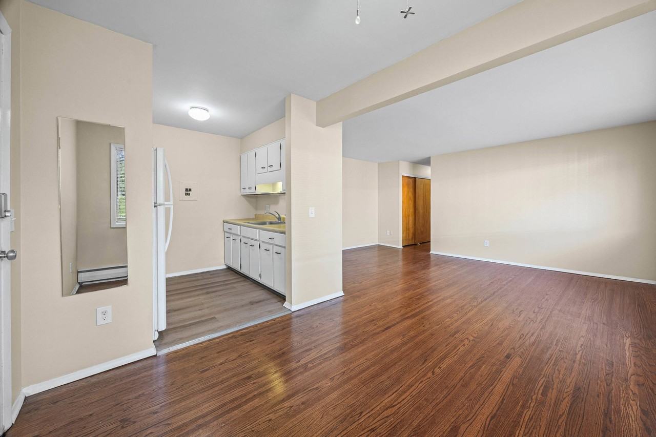 138-154 Woodhill Dr - Photo 5 of 37