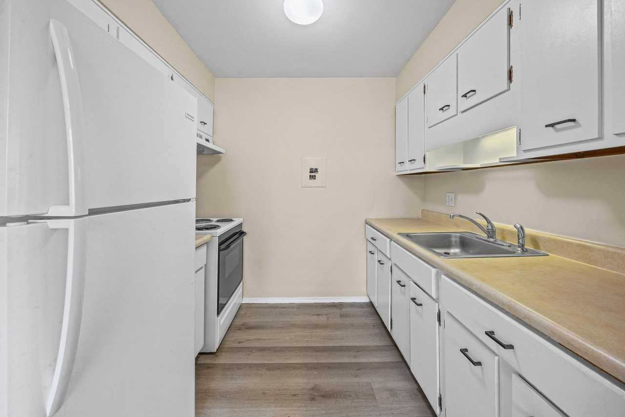 138-154 Woodhill Dr - Photo 6 of 40