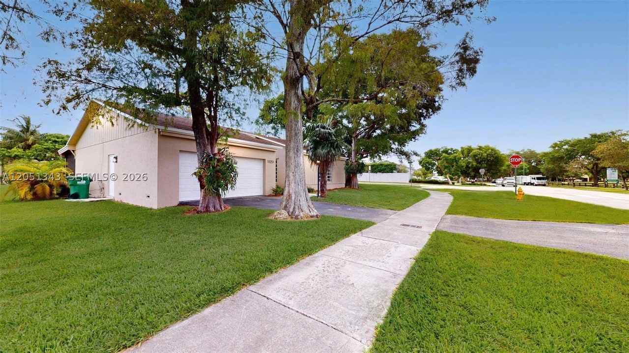 10251 Sw 80th St #0 - Photo 2 of 28