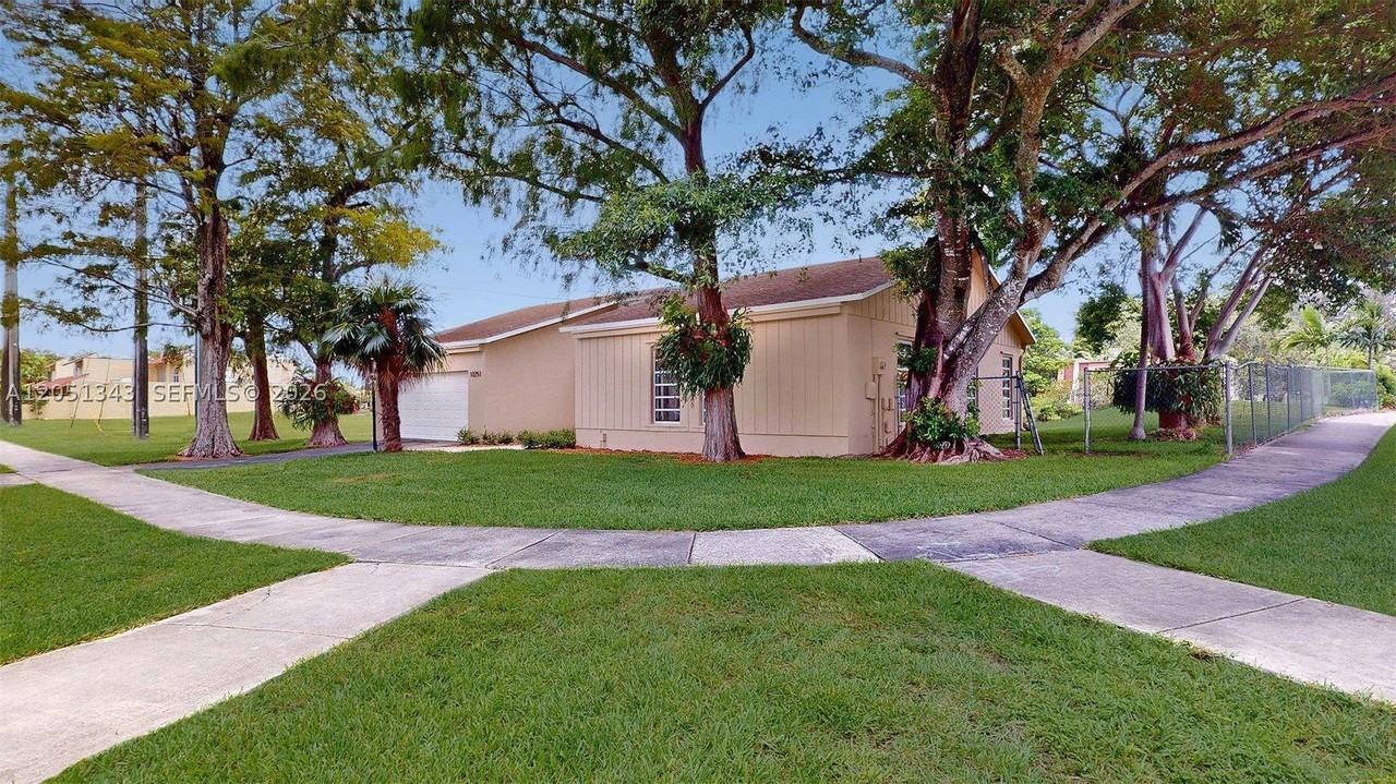 10251 Sw 80th St #0 - Photo 3 of 28