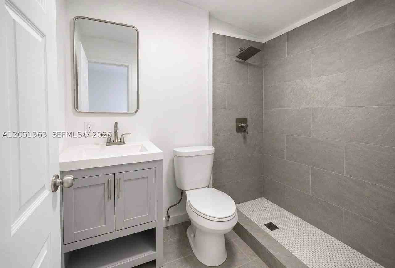 1872 Nw 1st St #3 - Photo 6 of 8