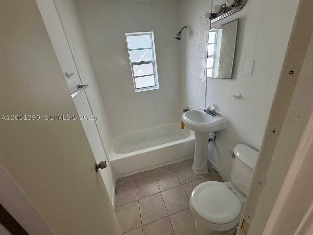 1306 Nw 61st St #5 - Photo 4 of 6