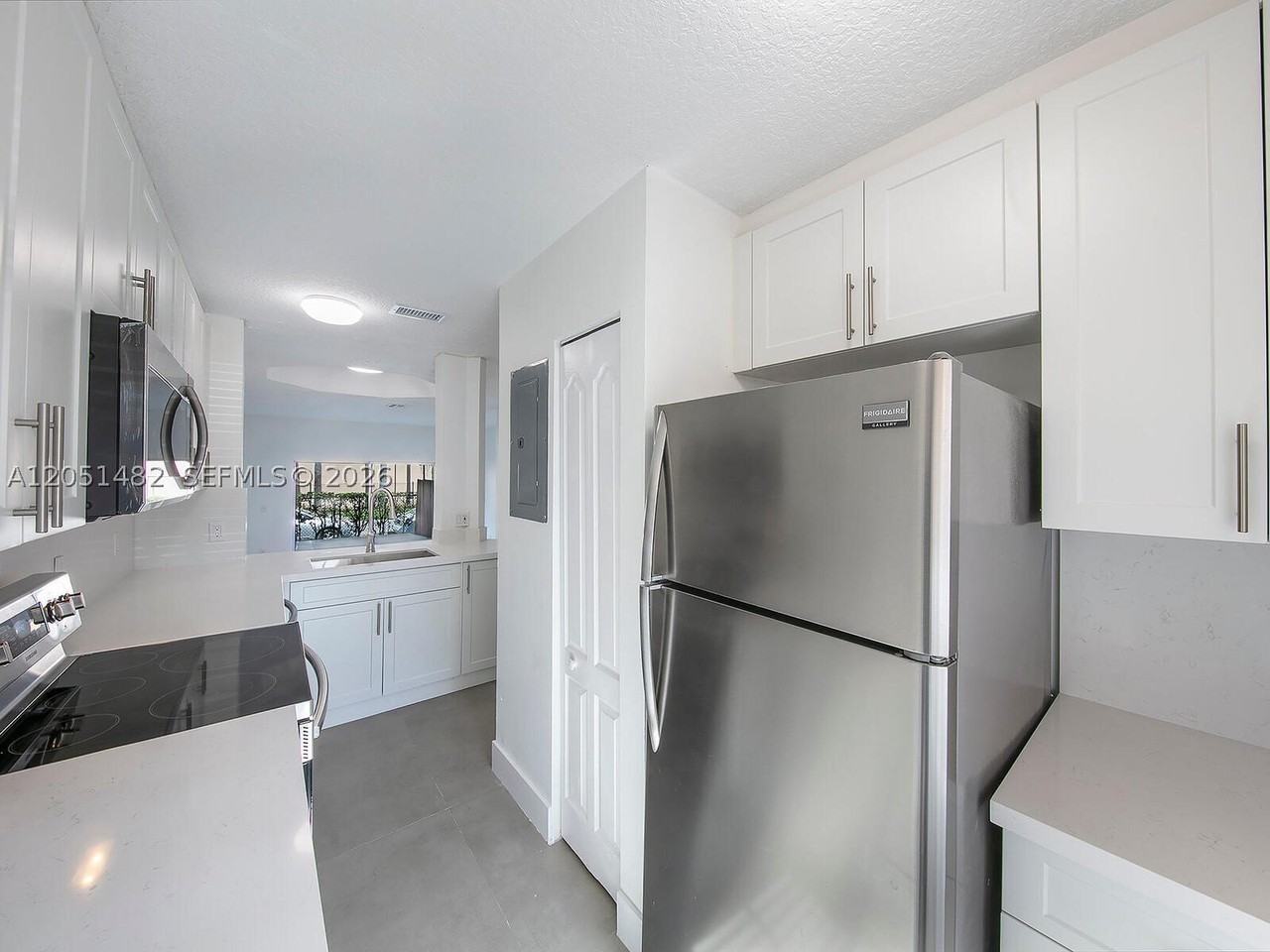 8260 Nw 10th St #6 - Photo 4 of 17