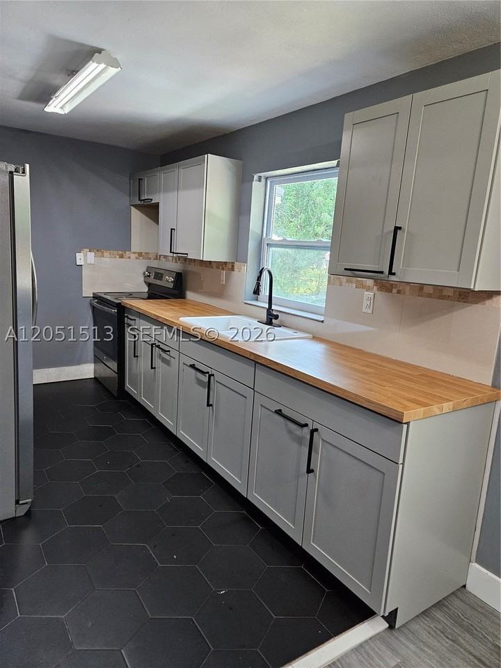 5627 Sw 26th St #0 - Photo 5 of 14