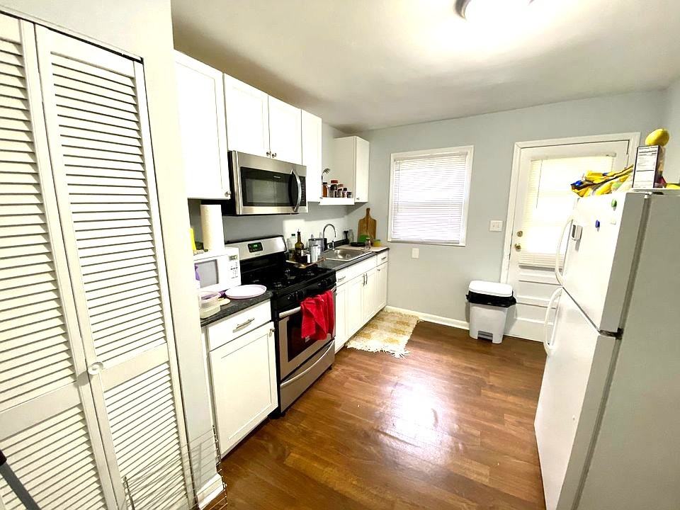 410 Dobson St #A - Photo 3 of 7