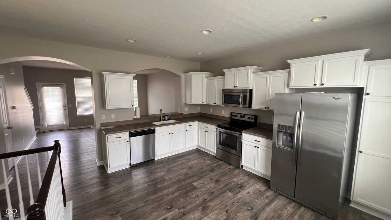 12721 Tamworth Dr - Photo 4 of 27