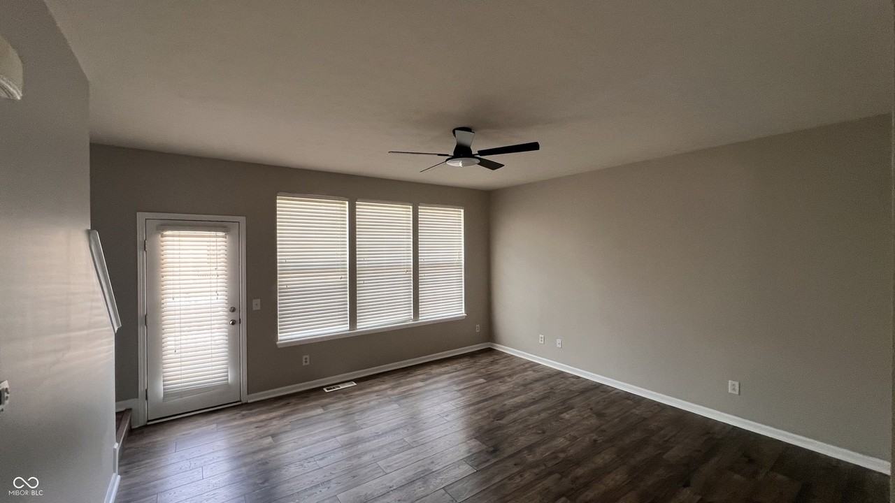 12721 Tamworth Dr - Photo 5 of 27