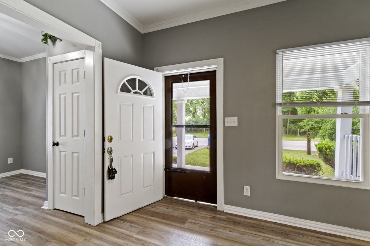 804 W 42nd St - Photo 5 of 25