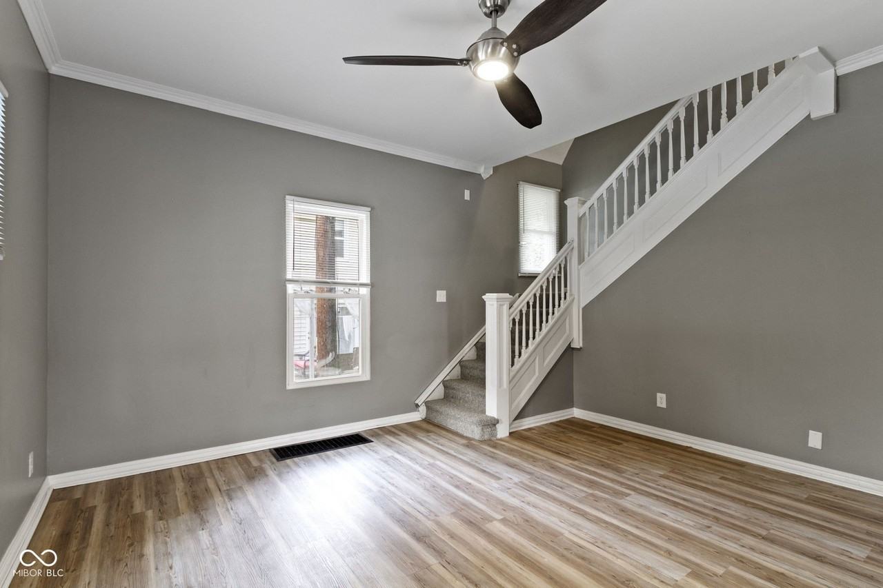 804 W 42nd St - Photo 7 of 25