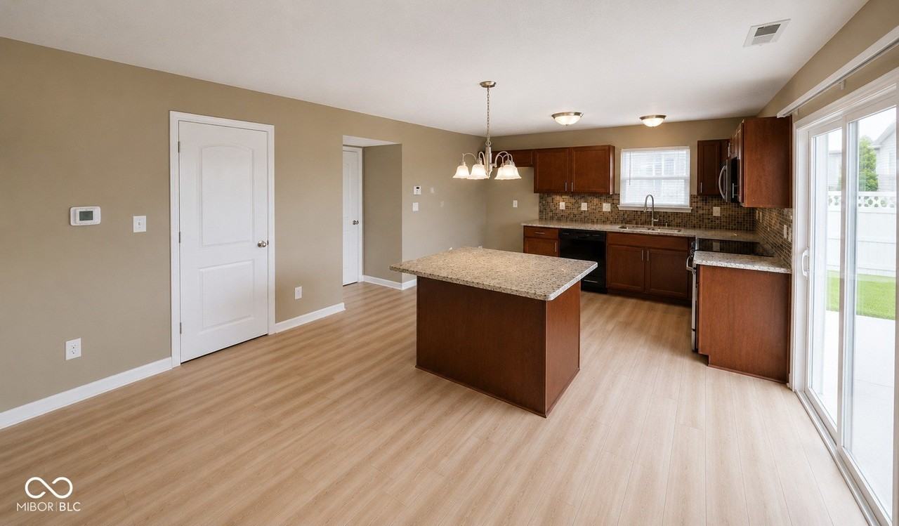 6245 Emerald Lake Ct - Photo 4 of 11