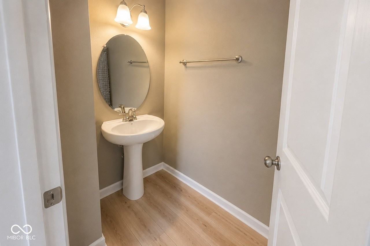 6245 Emerald Lake Ct - Photo 5 of 11