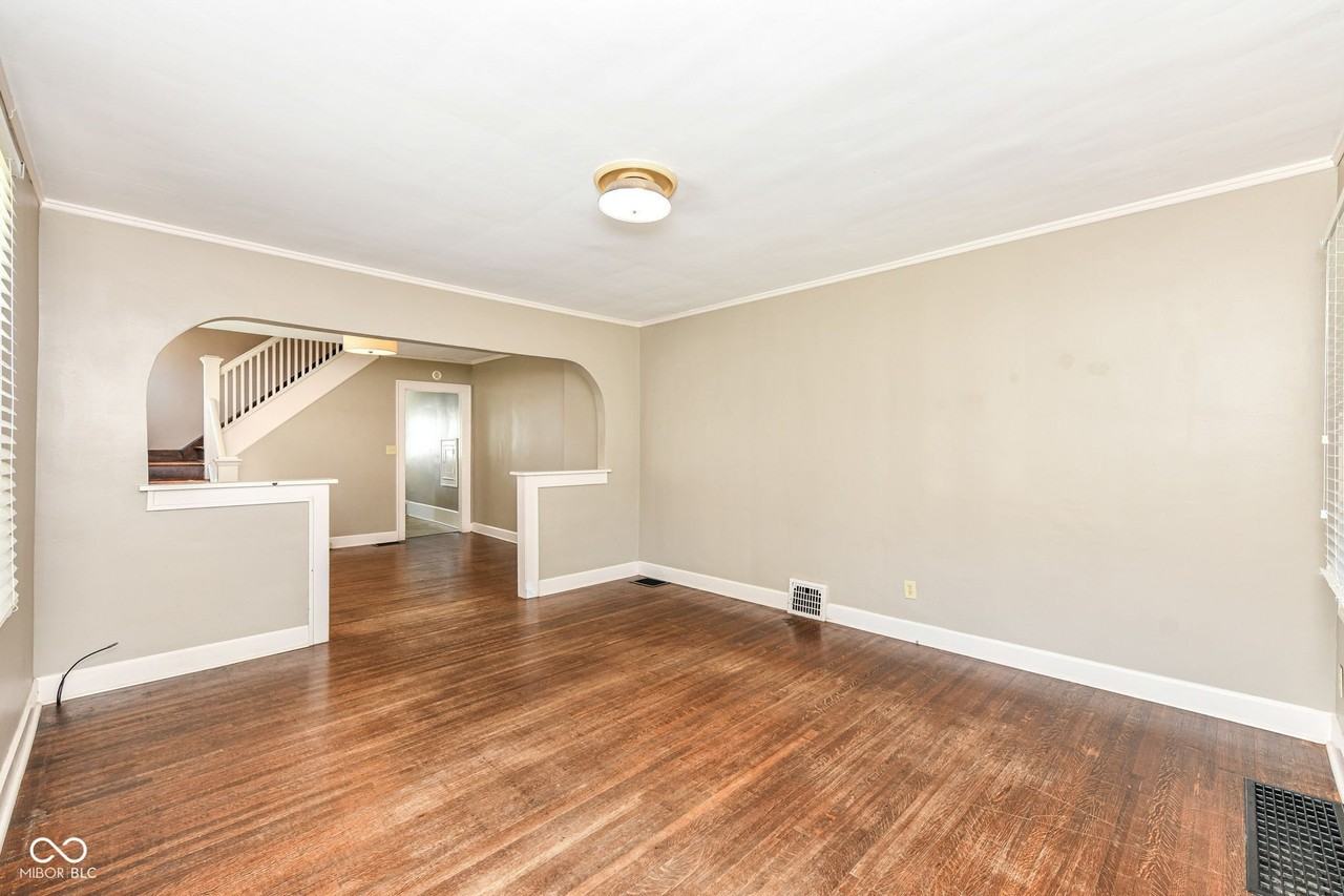 6040 N College Ave - Photo 5 of 21
