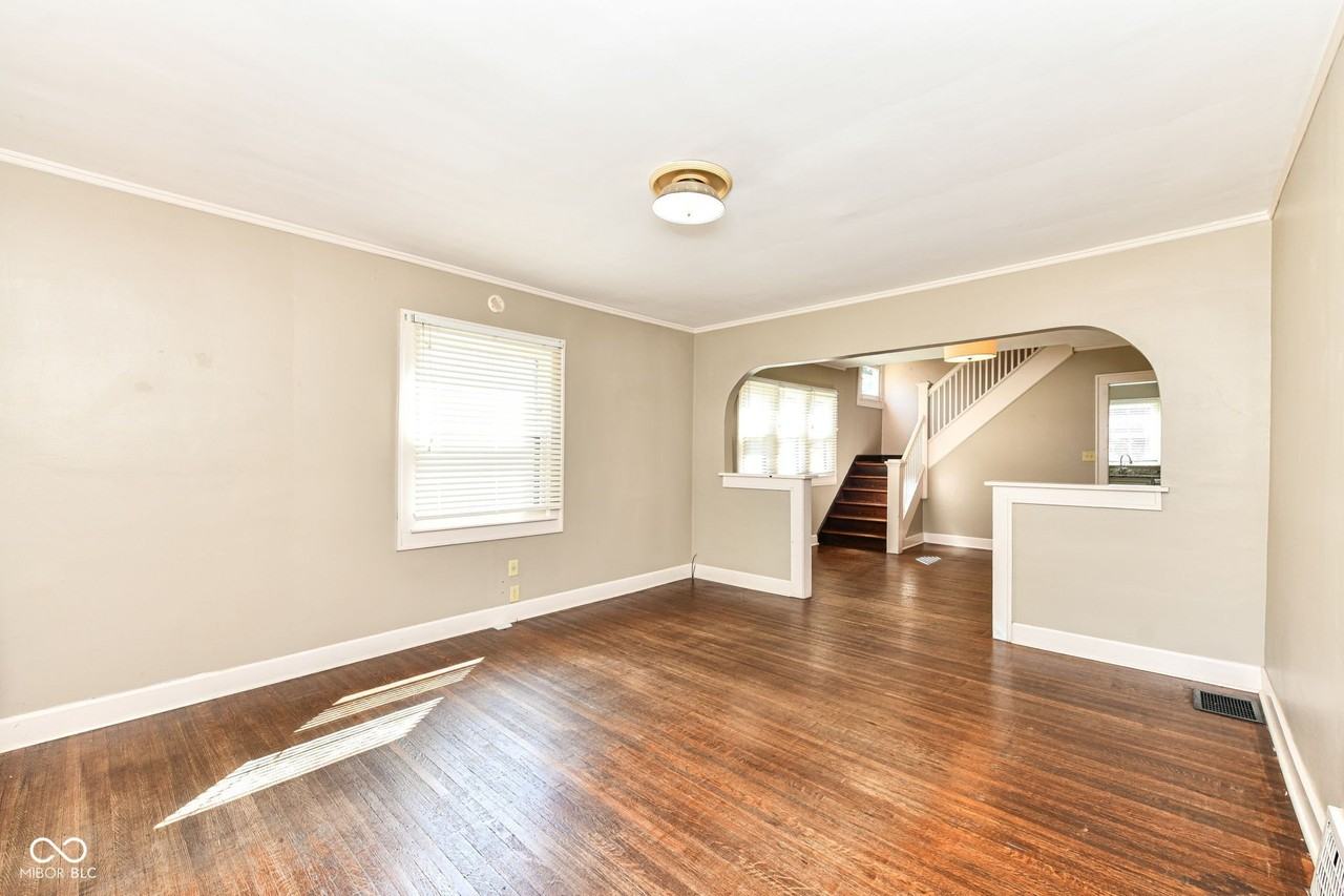 6040 N College Ave - Photo 6 of 21